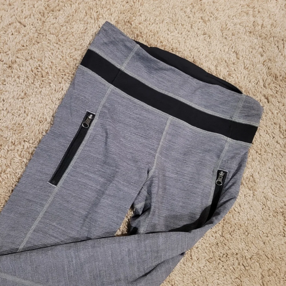 Lululemon Inspire Tight‎ II Heathered  Gray Black Crop Leggings Size 4 Zippers